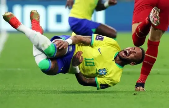 Neymar está lesionado y Brasil analiza sus opciones