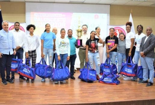 Fedoclubes premia a jugadoras de baloncesto