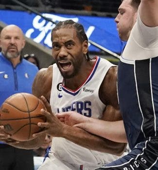 Leonard anota 30 puntos en triunfo Clippers ante Dallas