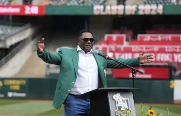 ¡Inmortal! Miguel Tejada es honrado por Oakland