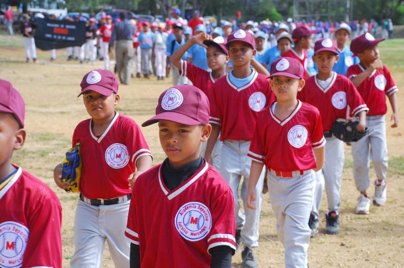 Academia de Béisbol Luisito cumple 24 años