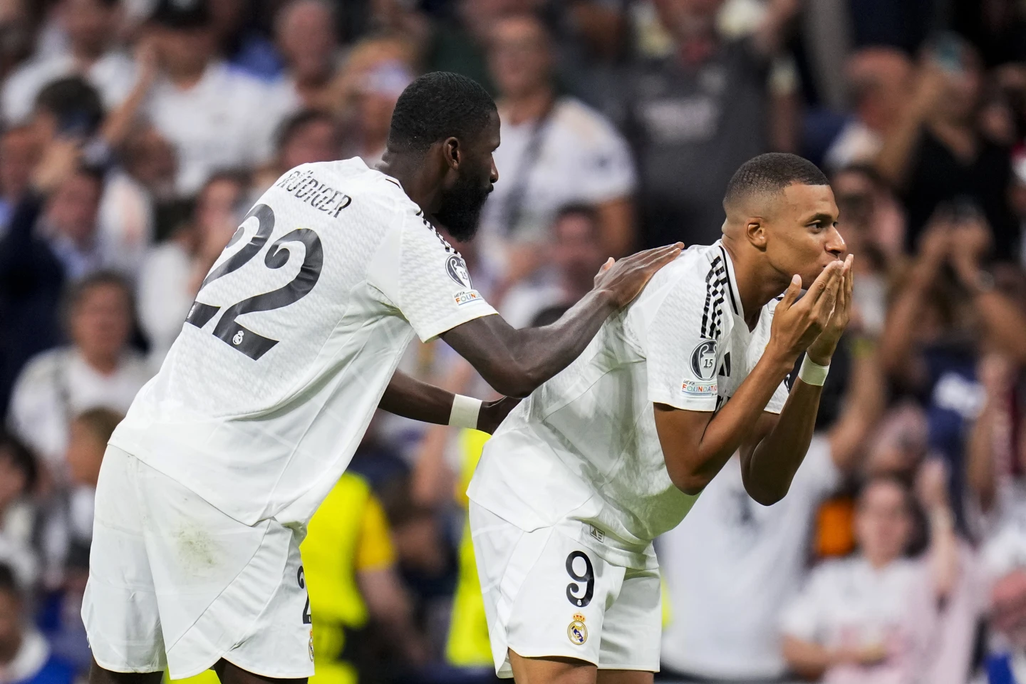 Mbappé marca su primer gol en Champions con el Real Madrid