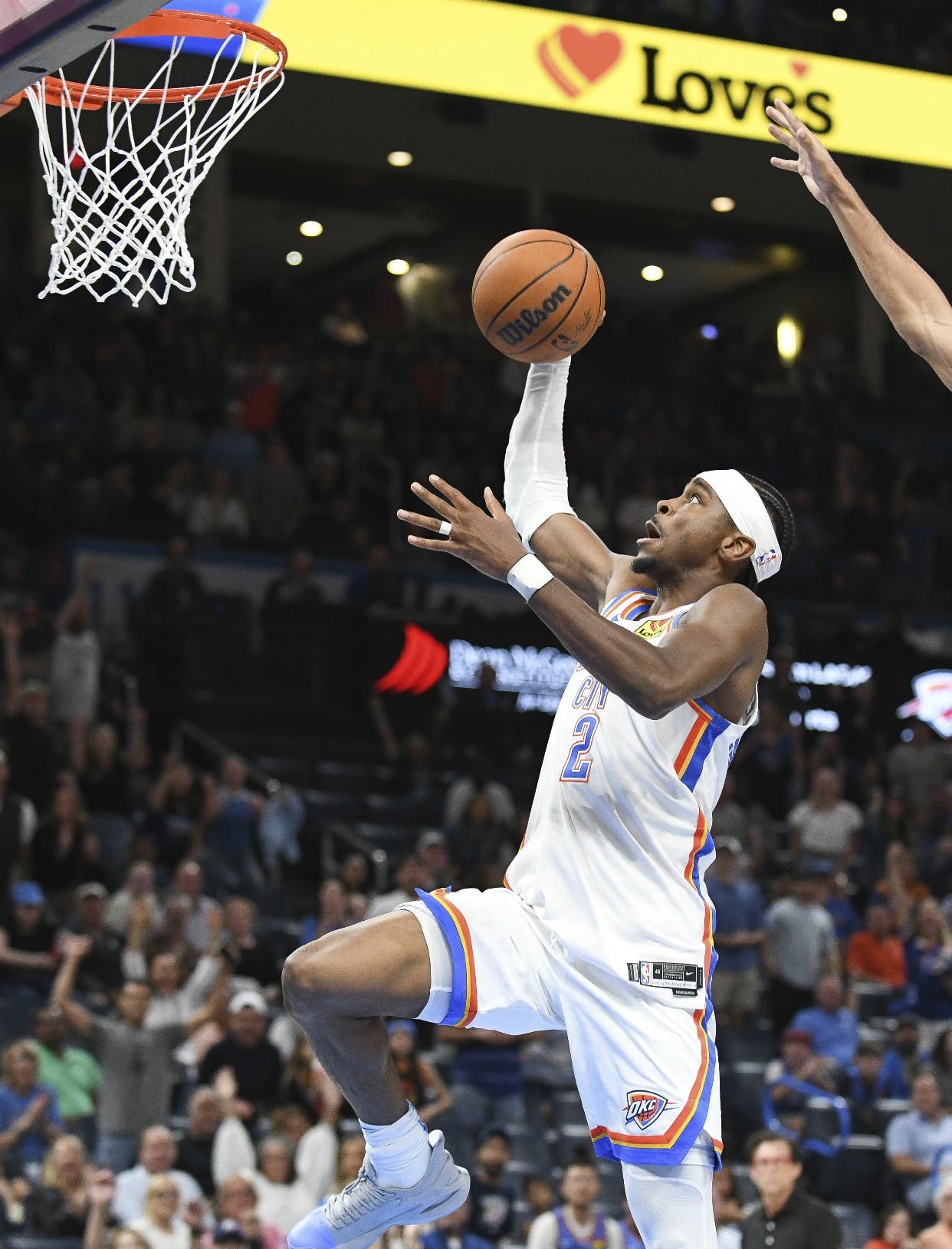 Gilgeous-Alexander logra un doble doble en victoria de Thunder