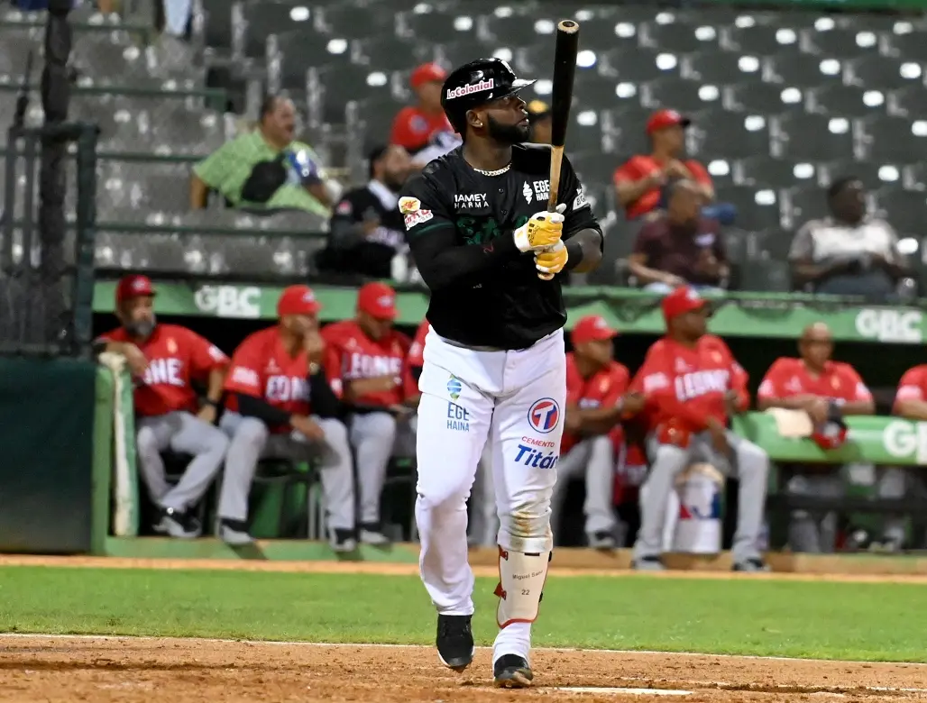 Sanó y Piña conducen triunfo de Estrellas sobre los Leones